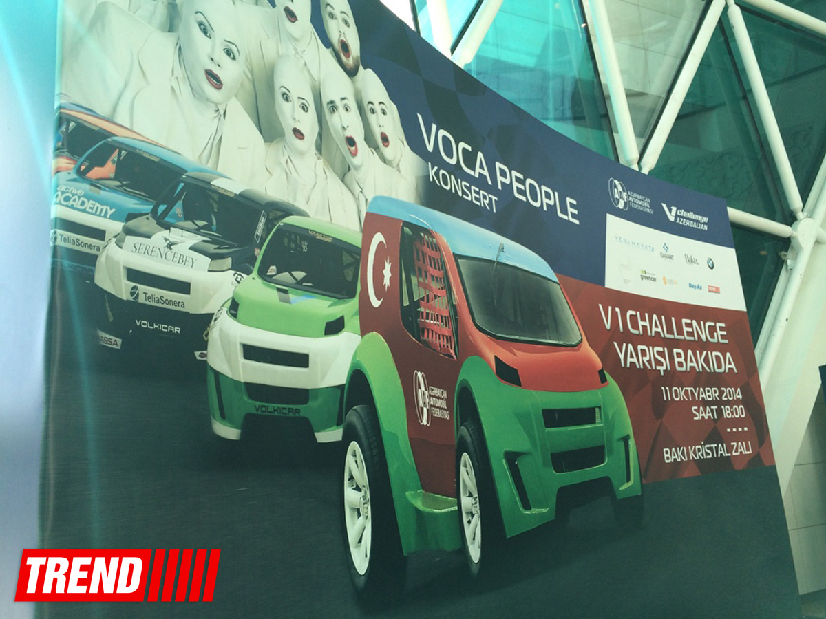 Car, to compete in ‘V1 Challenge Azerbaijan’, exhibited in Baku mall (PHOTO)