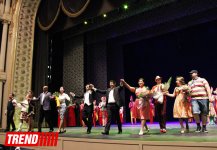 В Баку состоялась премьера оперетты "Золотая свадьба" (ФОТО)