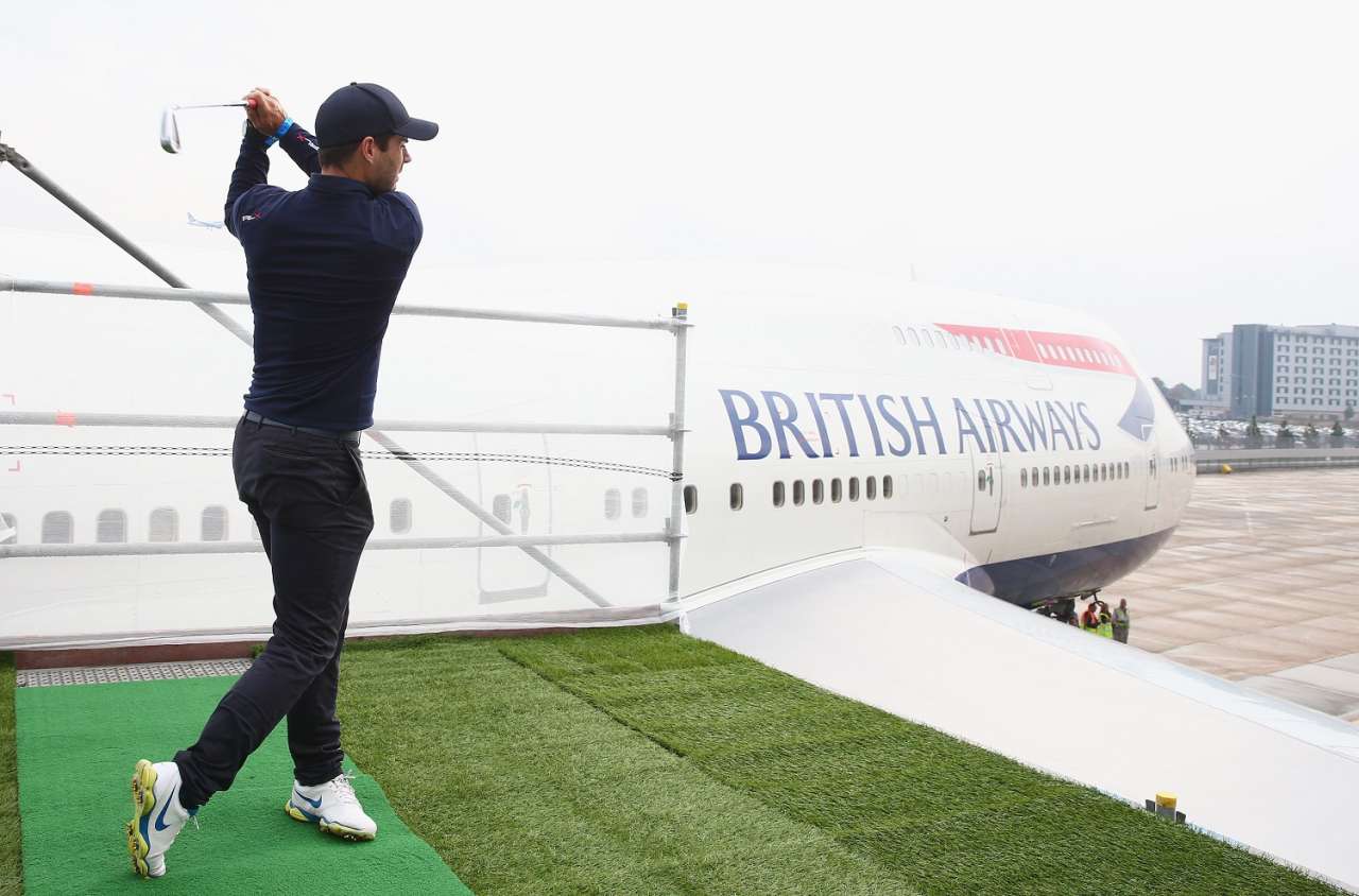 Звезда гольфа Джастин Роуз на крыле Boeing 747 после победы сборной Европы (ФОТО)