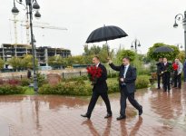 Prezident İlham Əliyev Həştərxanda ümummilli lider Heydər Əliyevin abidəsini ziyarət edib (FOTO)