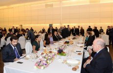 От имени Президента Азербайджана дан обед в честь участников IV Бакинского международного гуманитарного форума (ФОТО)