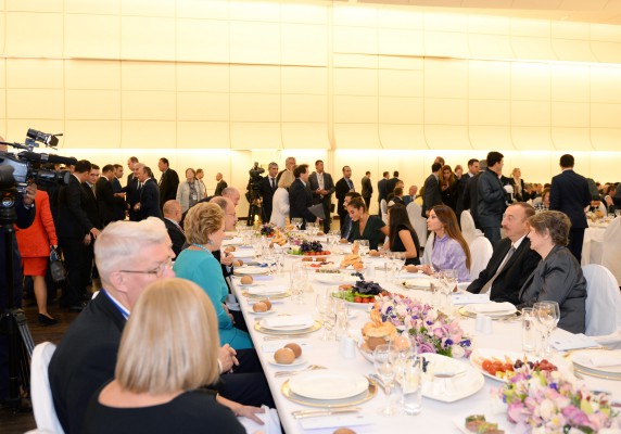 Dinner reception hosted on behalf of Azerbaijani President in honor of fourth Baku International Humanitarian Forum participants (PHOTO)
