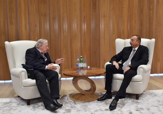Ильхам Алиев принял экс-президентов Латвии, Литвы и Хорватии (ФОТО)