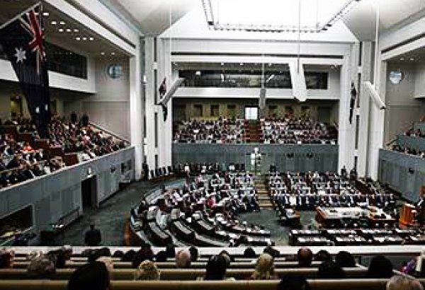 Avstraliya hicablı qadınları parlamentdən təcrid edir