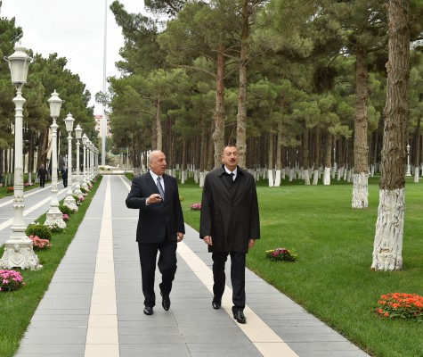 Президент Азербайджана ознакомился с работами по реконструкции в парке имени Гейдара Алиева в Хырдалане (ФОТО)