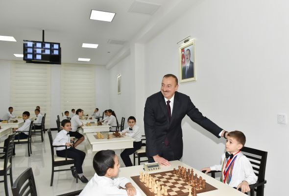 Президент Азербайджана принял участие в открытии шахматной школы в Хырдалане (ФОТО)