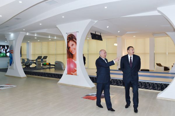 Президент Азербайджана принял участие в открытии развлекательного центра "Парк Абшерон"