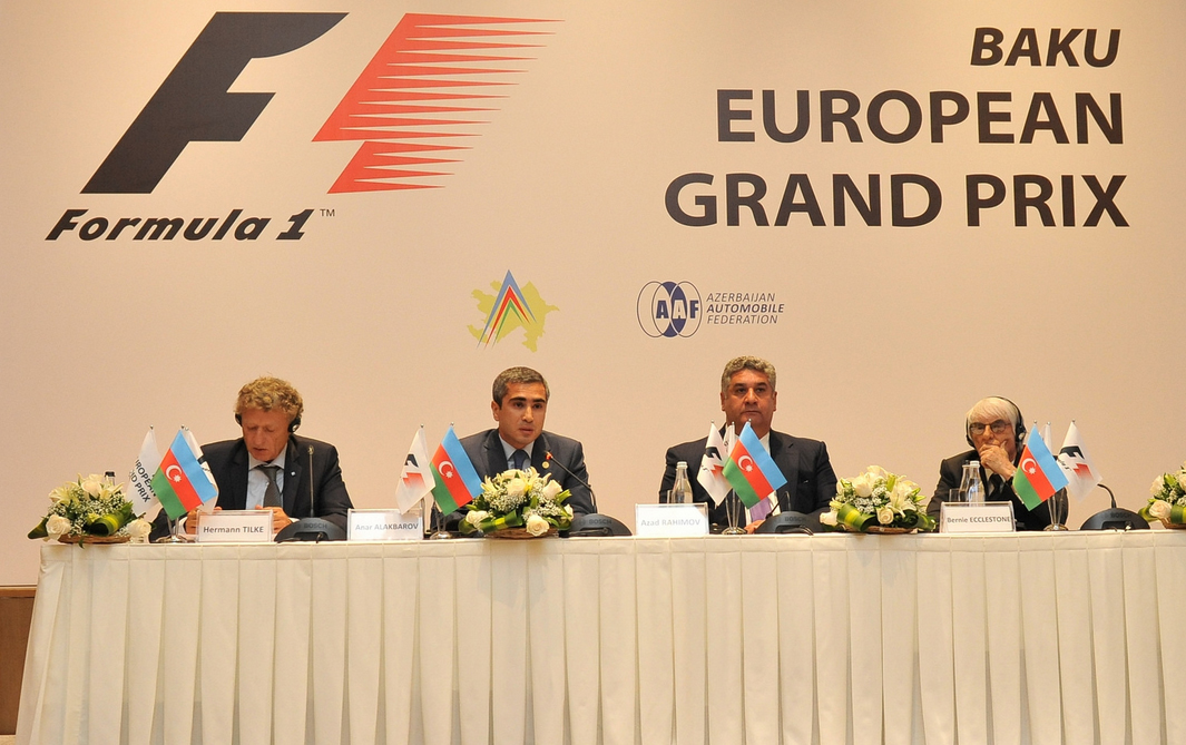 Bernie Ecclestone unveils Azerbaijan Grand Prix track layout (PHOTO)