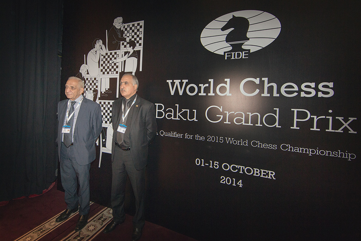 Участники мирового супертурнира по шахматам совершили экскурсию по Баку (ФОТО)