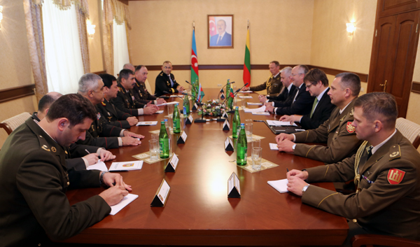 Azerbaijan, Lithuania discuss military cooperation (PHOTO)