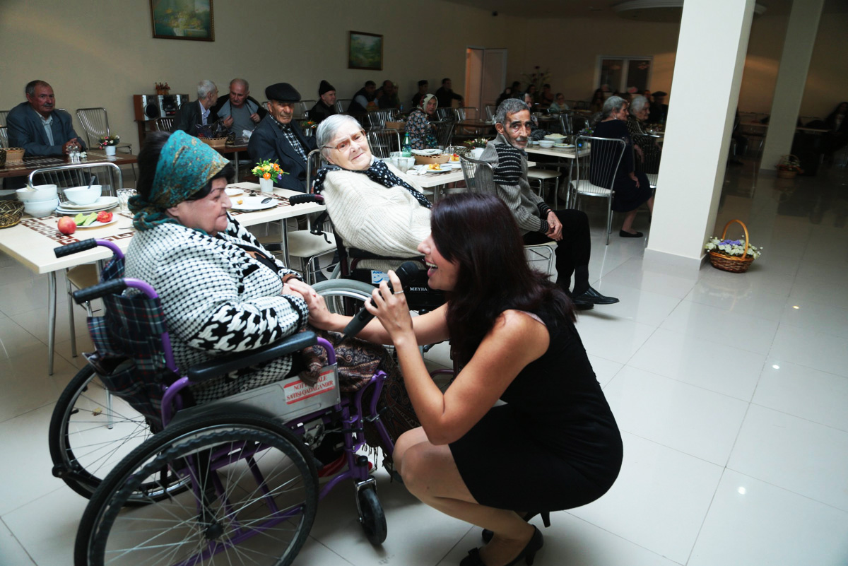 Деятели культуры и искусства посетили пансионат для инвалидов войны и труда в Бильгя (ФОТО)