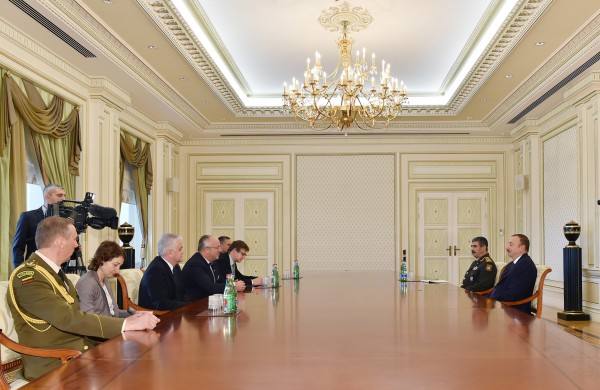 Президент Азербайджана принял министра нацобороны Литвы