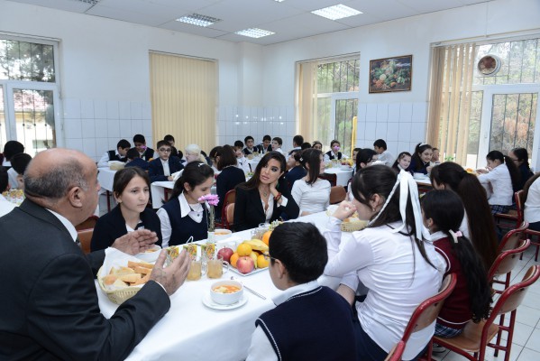 Вице-президент Фонда Гейдара Алиева Лейла Алиева посетила специальную школу-интернат в Баку (ФОТО)