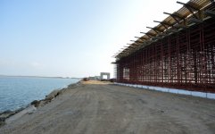 Ilham Aliyev observes progress of construction of new bridge on Pirallahi Island (PHOTO)