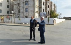 Президент Азербайджана ознакомился с работами по благоустройству в поселке Пираллахи (ФОТО)