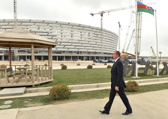 Prezident İlham Əliyev və xanımı Bakı Olimpiya Stadionunda tikinti işlərinin gedişi ilə tanış olublar (FOTO)