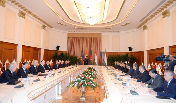 Azerbaijani, Tajik presidents hold expanded meeting