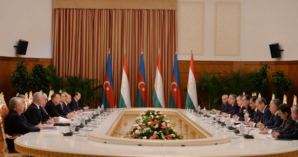 Azerbaijani, Tajik presidents hold expanded meeting