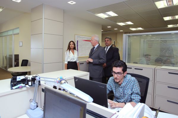 Первая леди Азербайджана Мехрибан Алиева ознакомилась с условиями, созданными в офисе операционного комитета Европейских игр (ФОТО)
