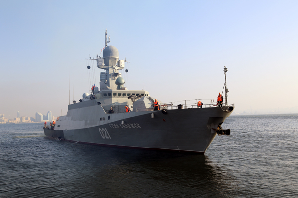 Ships of Russia’s Caspian Flotilla arrive in Baku port (PHOTO)