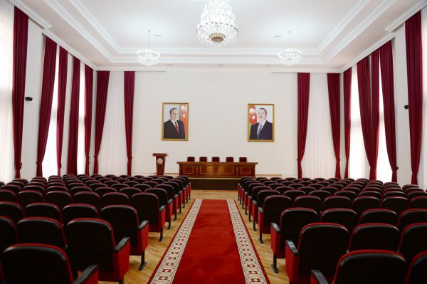 Президент Азербайджана и его супруга ознакомились с условиями, созданными в новом здании Исполнительной власти Дашкесанского района (ФОТО)