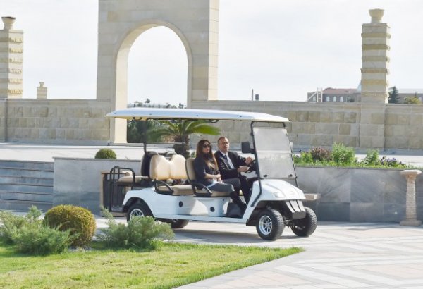 Президент Ильхам Алиев и его супруга побывали в Парке Гейдара Алиева в Гяндже (ФОТО)