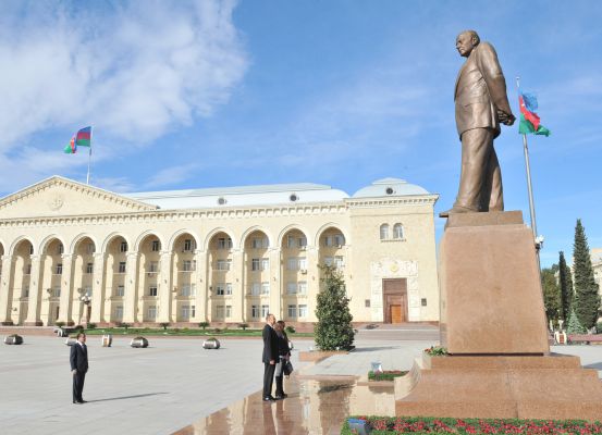 Президент Азербайджана и его супруга прибыли в Гянджу (ФОТО)
