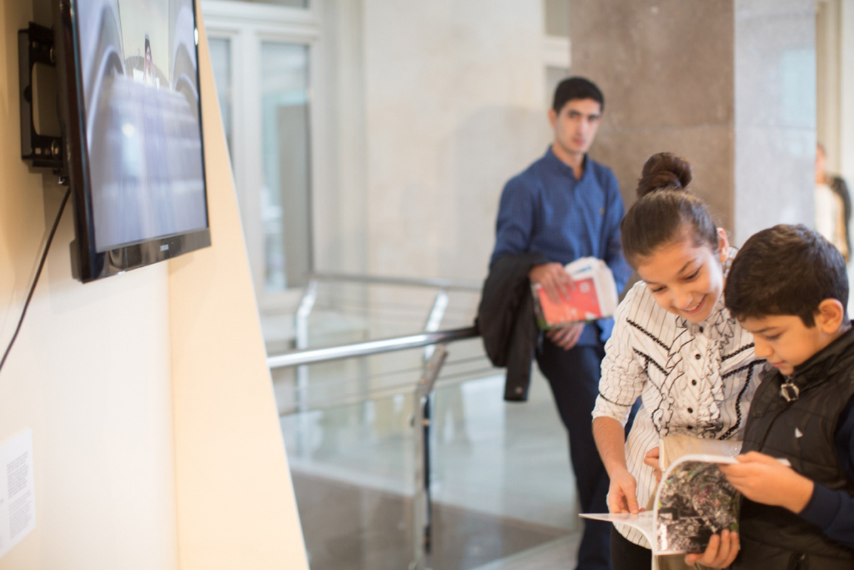 "YARAT" проводит в крупнейших музеях Баку выставку "Вторжение. Музей 2014" в рамках программы ARTIM (ФОТО)
