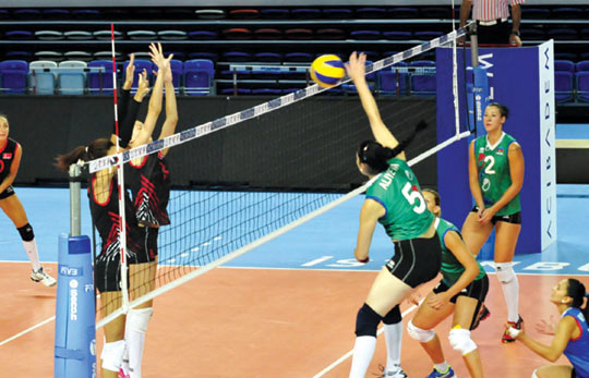 Azerbaijan’s volleyball players advance to semifinals at Baku 2015