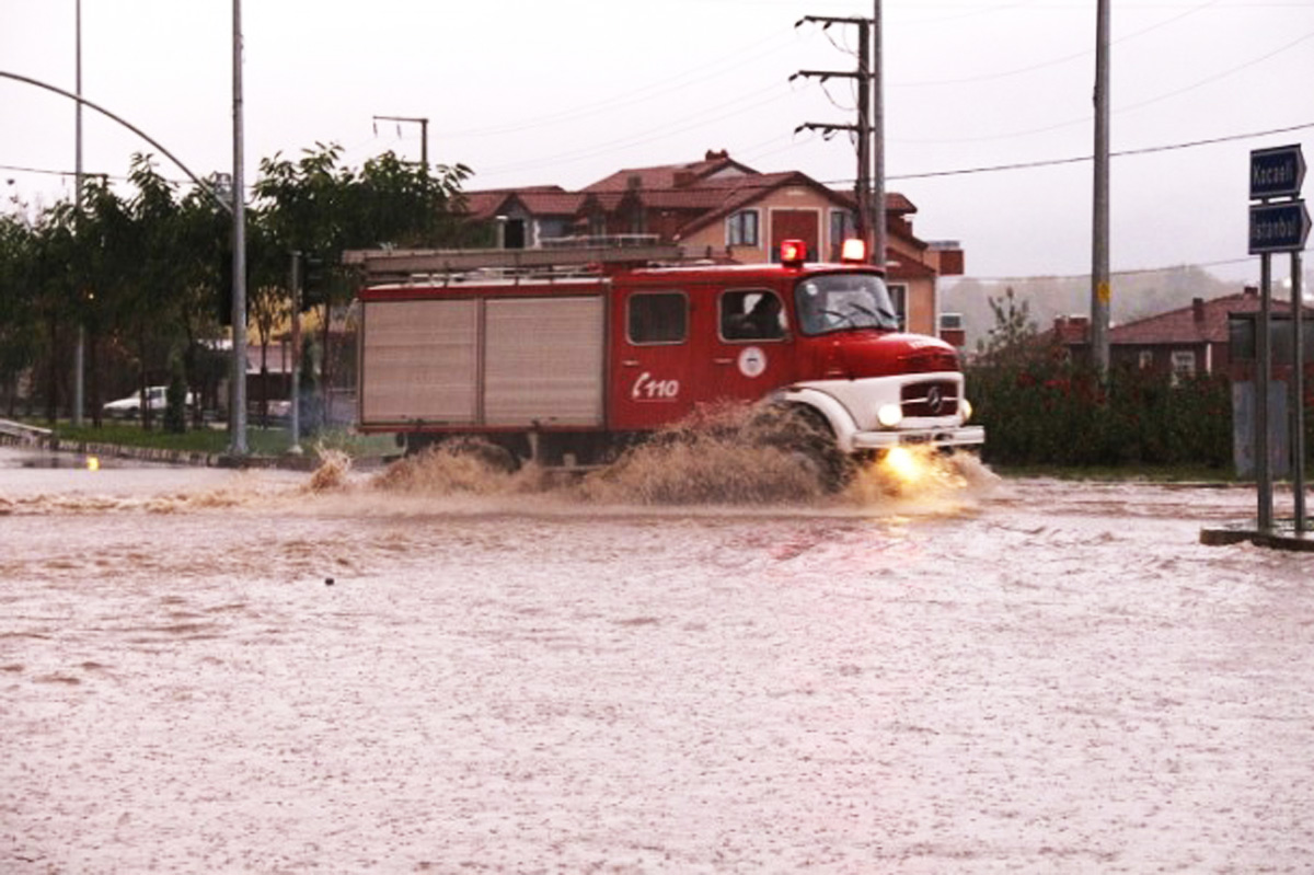 Türkiyə güclü yağışlara təslim oldu (FOTO)