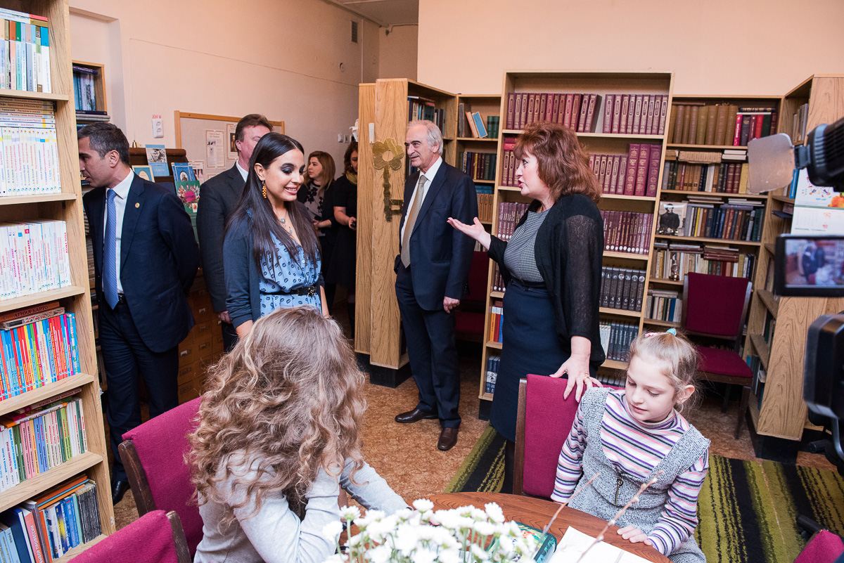 Вице-президент Фонда Гейдара Алиева Лейла Алиева посетила ряд детдомов и школ-интернатов в Санкт-Петербурге (ФОТО)
