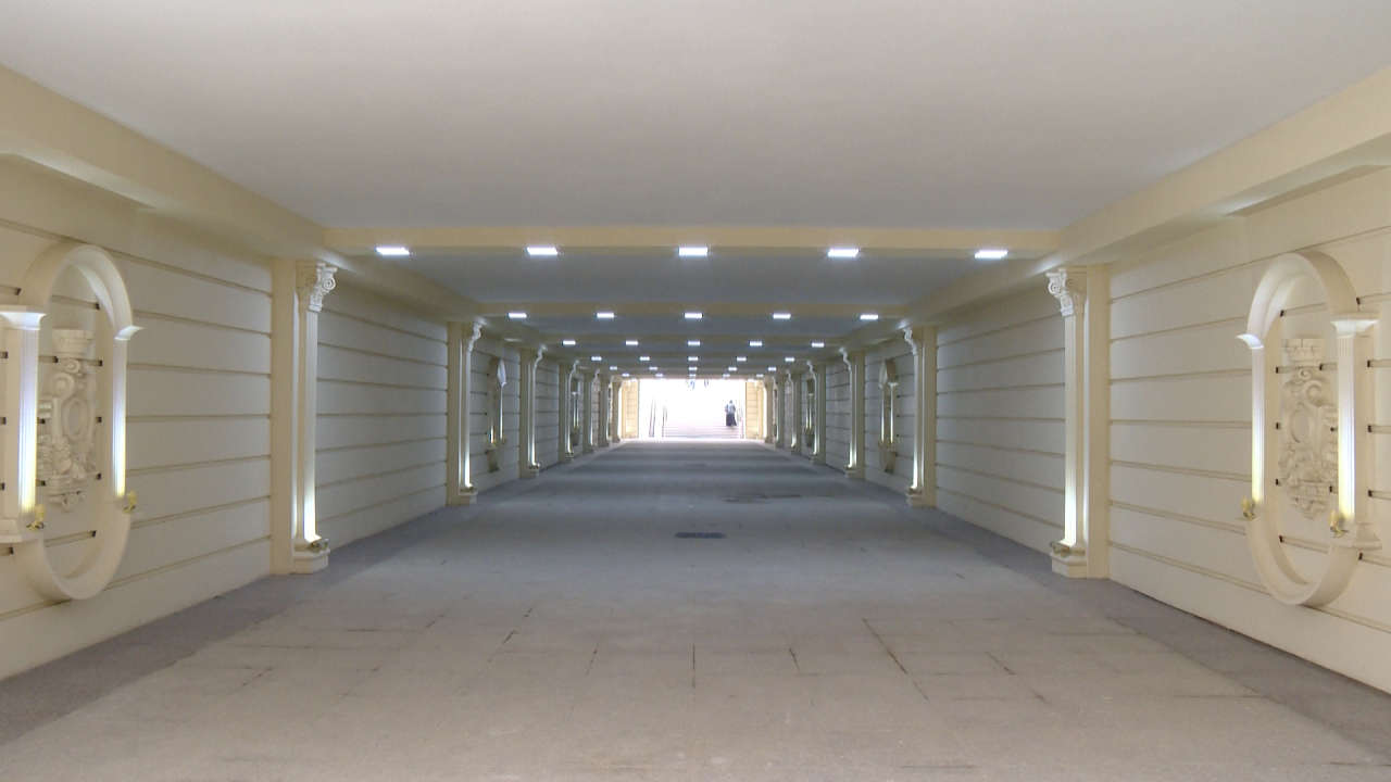 Завершено строительство подземного пешеходного перехода на одном из проспектов Баку (ФОТО)