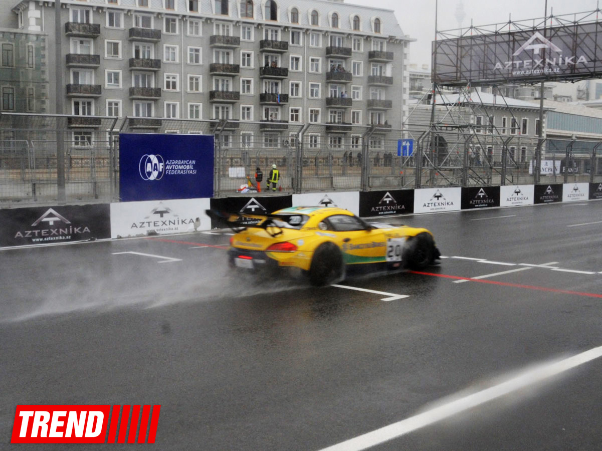 В Баку стартовал захватывающий финал автогонок Blancpain Sprint Series – «Baku World Challenge-2014» (ФОТО)