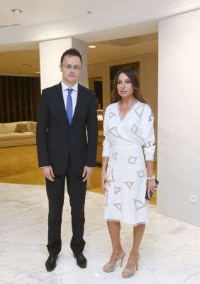 Azerbaijan`s first lady meets Hungarian Minister of Foreign Affairs and Trade (PHOTO)