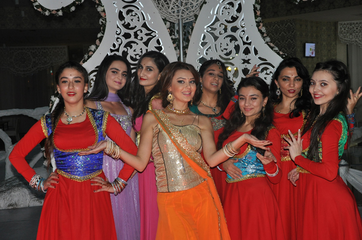 Посол Индии в Азербайджане вручил Оксане Расуловой статуэтку "Богиня танцев" (ФОТО)