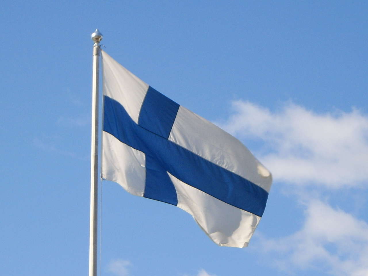 Finlandiyada dünyanın ən böyük bayrağı ucaldılıb