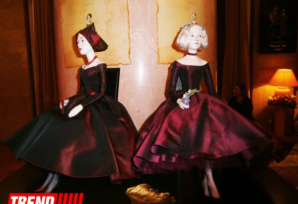 Изысканность фарфоровых кукол Александры Кукиновой - выставка в Баку (ФОТО)