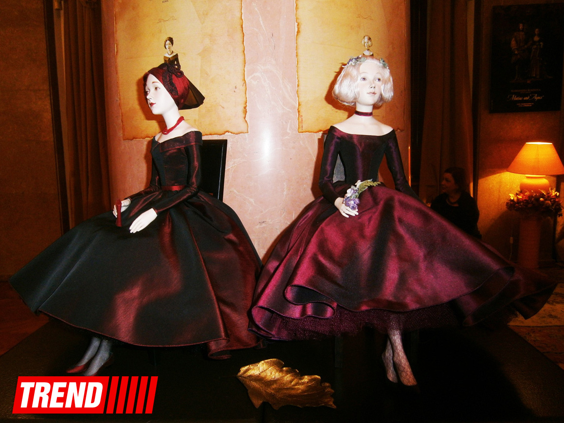 Изысканность фарфоровых кукол Александры Кукиновой - выставка в Баку (ФОТО)