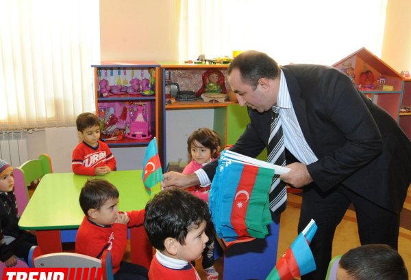 В детсадах Баку прошла акция, приуроченная ко Дню Государственного флага (ФОТО)