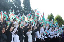 Gəncədə keçirilən Dövlət Bayrağı günü iştirakçılara xoş anlar yaşatdı (FOTO)