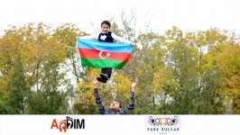 В Баку наградили победителей конкурса "Walpaper", посвященного Дню Государственного флага (ФОТО)