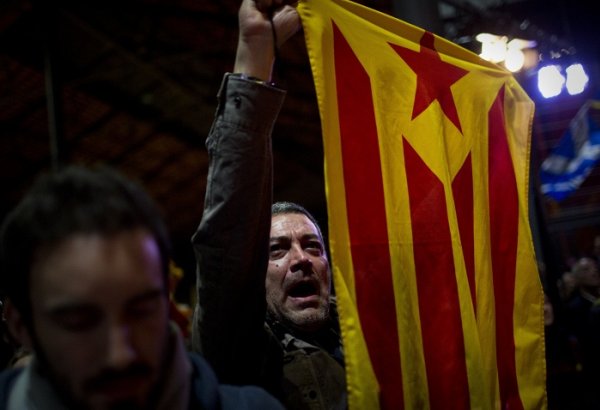 İspaniya Kataloniyanın muxtariyyətini dayandırır