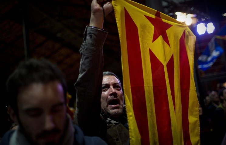 Kataloniya başçısı müstəqilliyin elan edilməsini dayandırmağa təklif edib