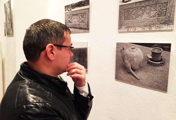 В Баку прошла фотовыставка эмоциональных скульптур "Тени минувшего времени" (ФОТО)
