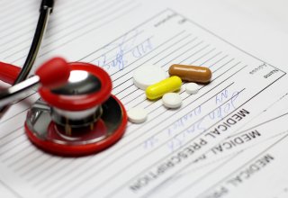 В Азербайджане предложены меры для предотвращения сотрудничества врачей с фармфирмами
