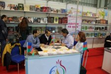 Павильон Азербайджана вызвал большой интерес посетителей книжной выставки в Стамбуле (ФОТО)
