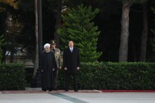 Baku hosts official welcome ceremony for Iran’s president (PHOTO)