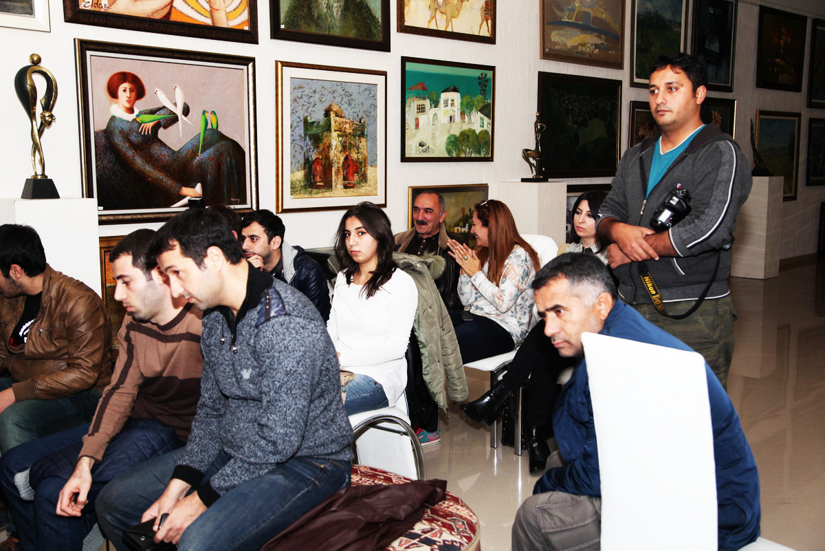 Испанский фотограф провел мастер-класс в Баку (ФОТО)