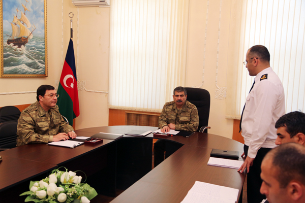 Министр обороны Азербайджана наблюдал за учениями в Каспийском море (ФОТО)