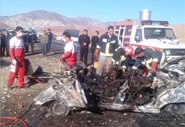 Five people burn alive in car accident in Iran